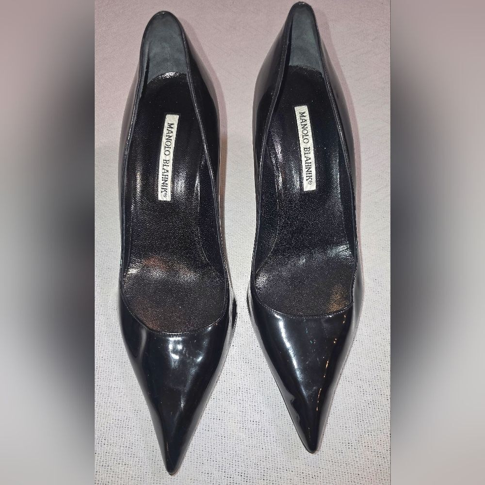 MANOLO BLAHNIK Black Patent Leather BB Pumps 39.5 US 9.5 Heels Sexy
